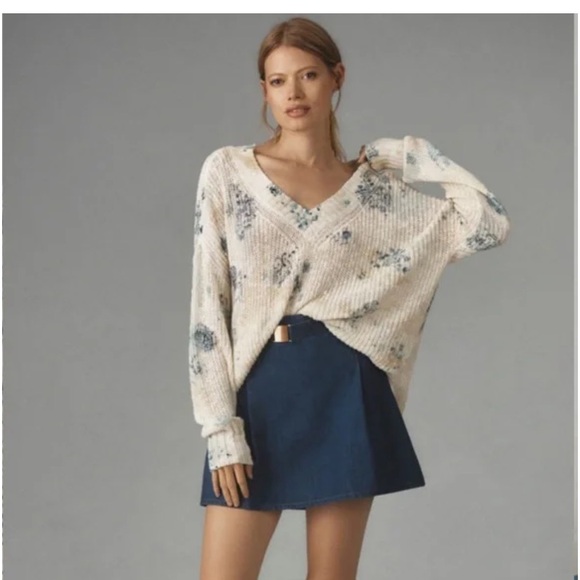 Pilcro Oversized Cream & Blue Floral Knit V Neck Sweater Sz Small - Picture 4 of 11